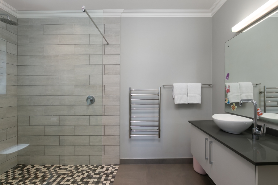 4 Bedroom Property for Sale in Kingfisher Creek Western Cape